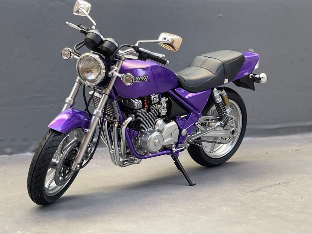 1/32 カワサキ・ゼファー（ZR400C）★完成品