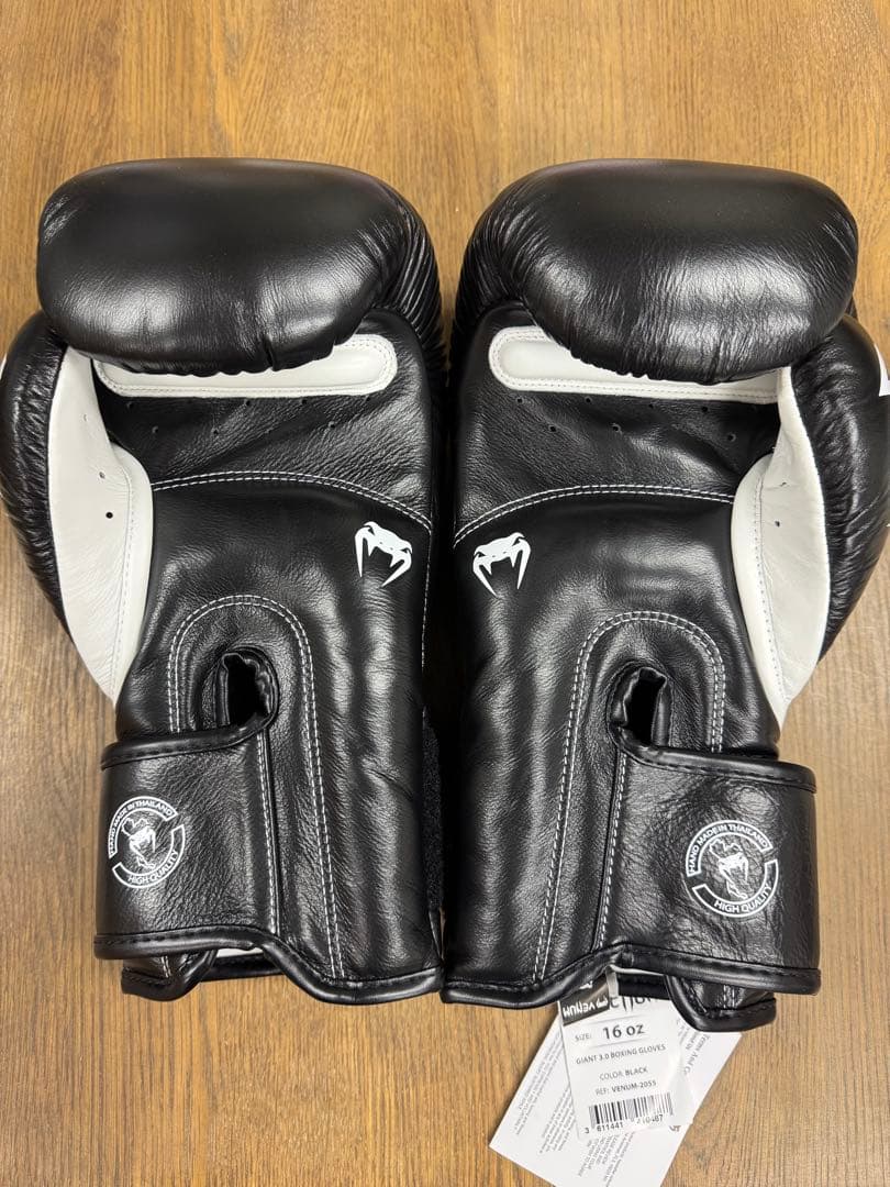 【希少16OZ】Venum Giant 3.0 ボクシンググローブ 黒/白