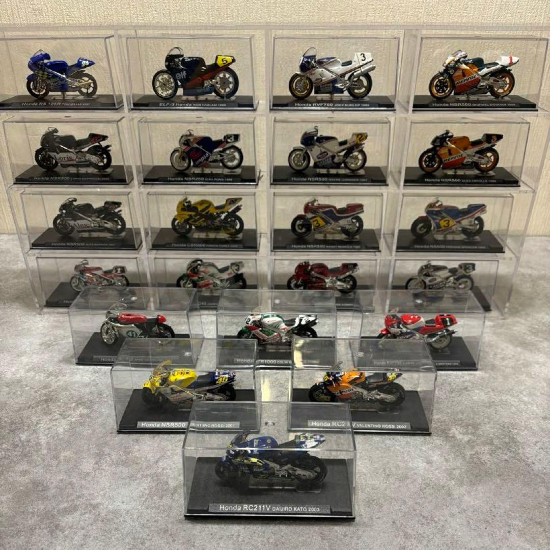 デアゴスティーニチャンピオンバイクコレクション 60台 バインダー2冊 飾り棚