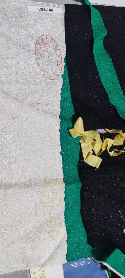 着物 振袖 正絹 未使用 (色)黒地ラメ、裾緑 (柄) 牡丹に桜 身丈164cm