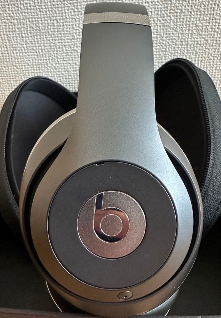 Beats ワイヤレスヘッドホン シルバー(超希少モデル)シルバー色限定モデル