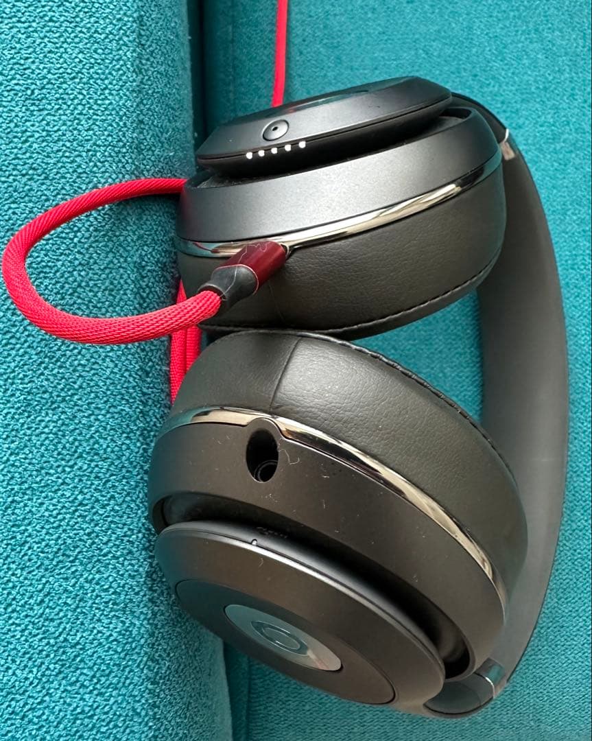 Beats ワイヤレスヘッドホン シルバー(超希少モデル)シルバー色限定モデル