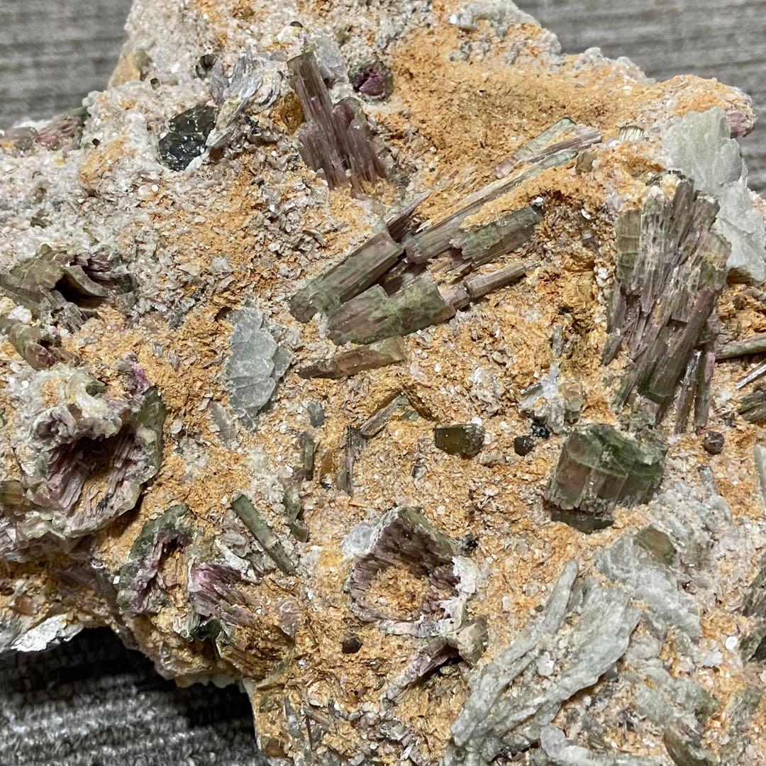 18cm ウォーターメロン　トルマリン　レピドライト　ブラジル　鉱物標本