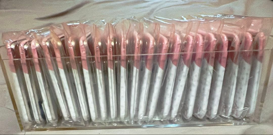 ローレン・イロアス サンリオコラボ 缶バッジ 21個