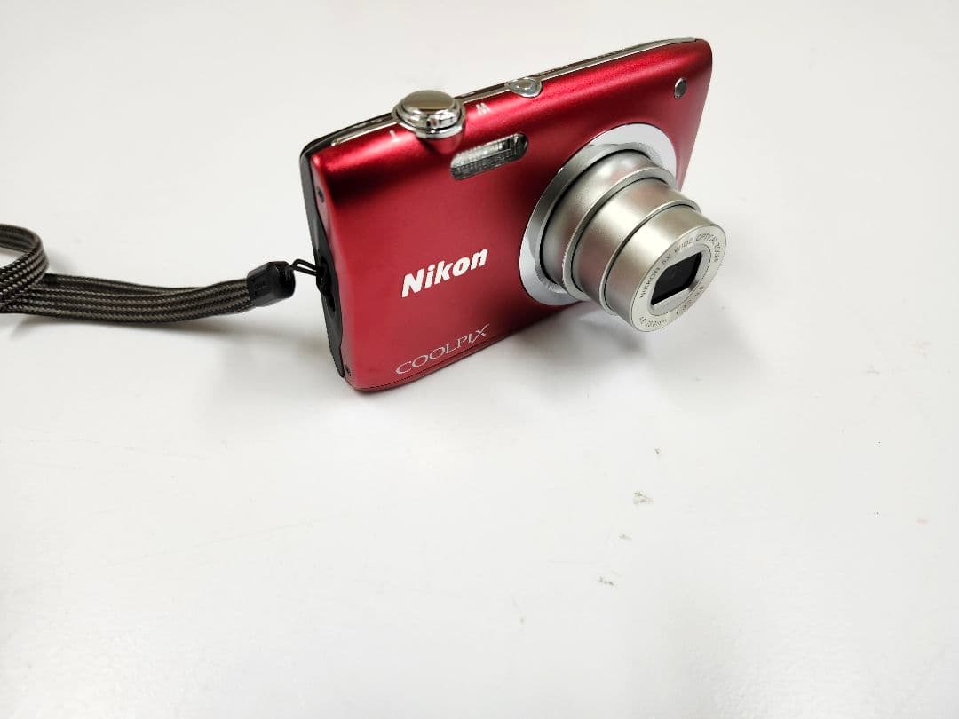 デジタルカメラ　Nikon Coolpix A100 レッド 本体