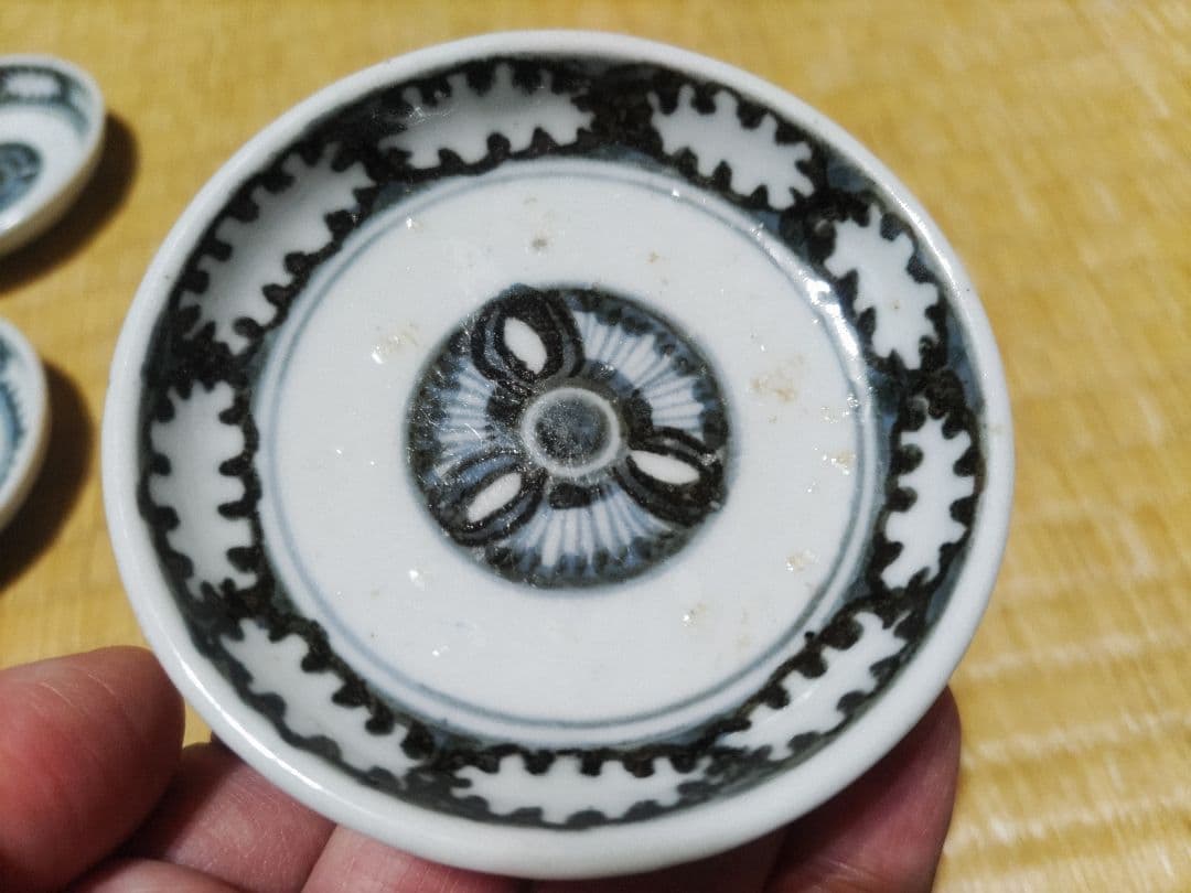 くらわんか　豆皿（5枚）白抜き　雪輪紋　裏：折れ松葉