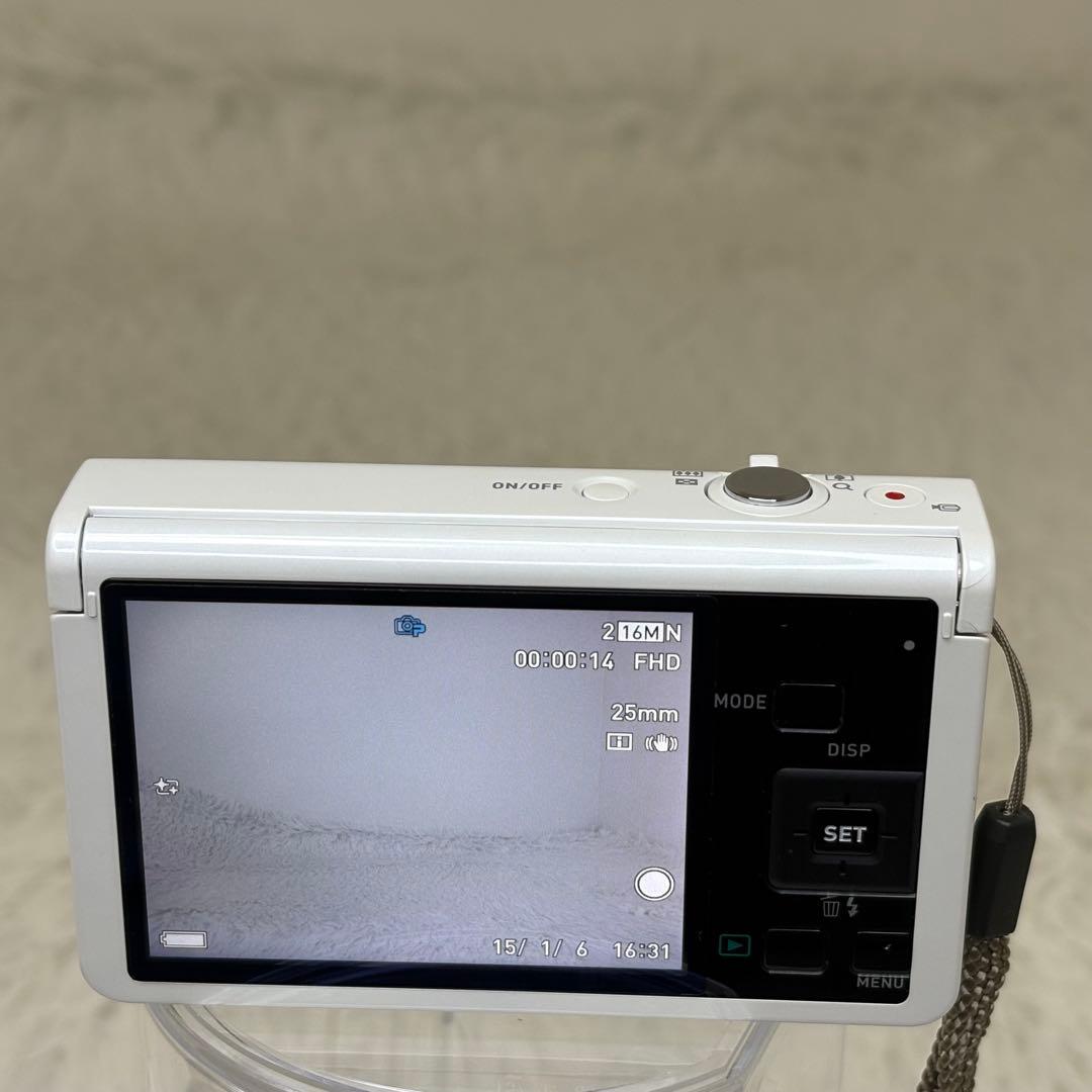 美品　CASIO カメラ　EX-ZR70 充電器　箱　ホワイト コンデジ　動作品