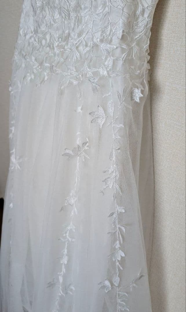 （大きいサイズ）ウェディングドレス　トレーン＆ベール＆インナースカート付き