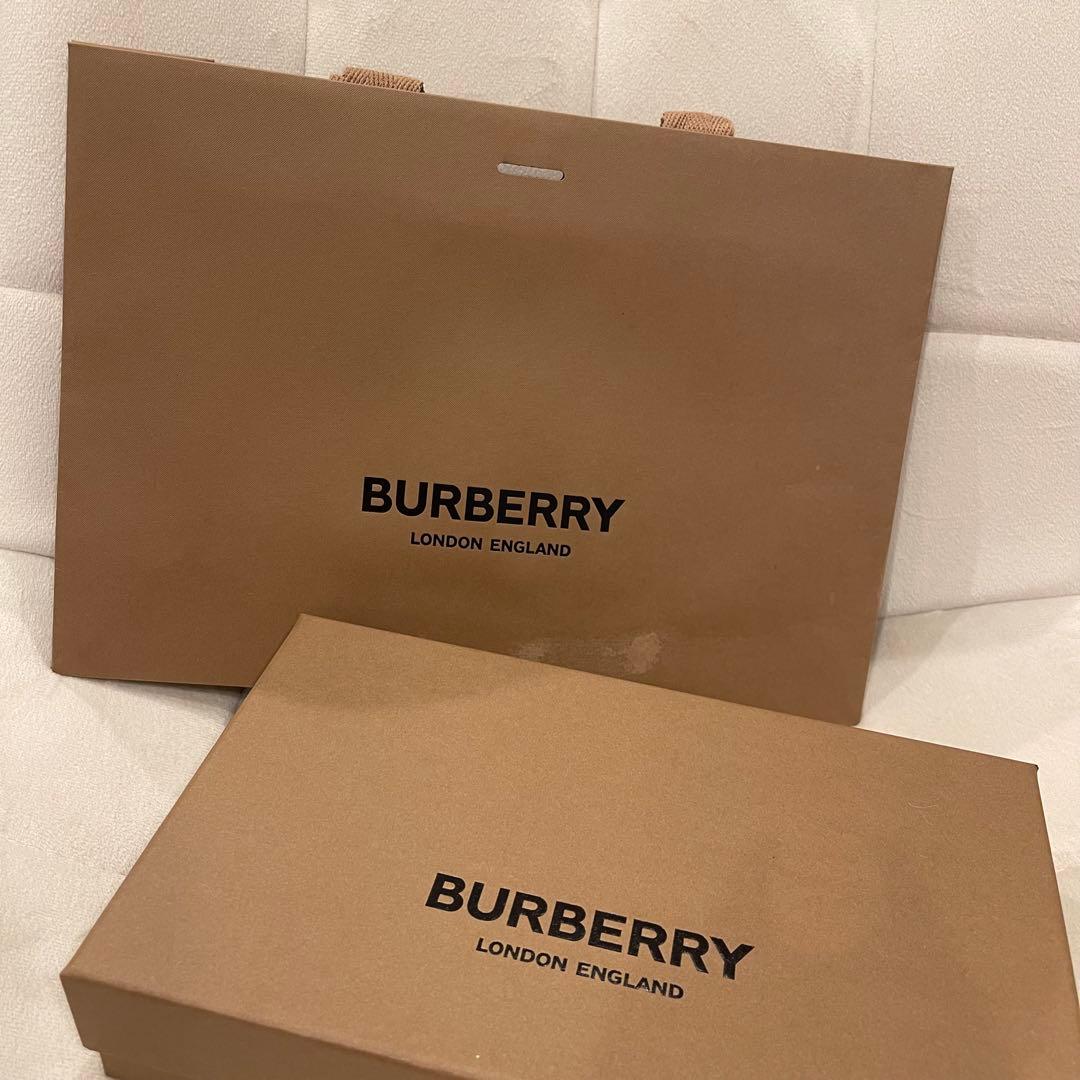BURBERRY ニット帽 ブラック・ホワイト