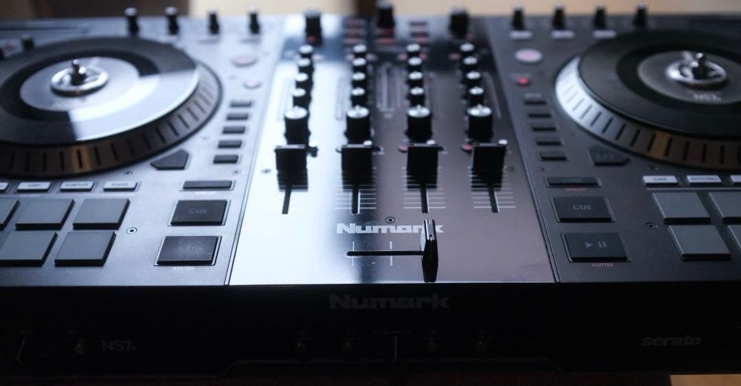 【値下げ】Numark NS7 Ⅱ DJコントローラー (プラッター回転自走)