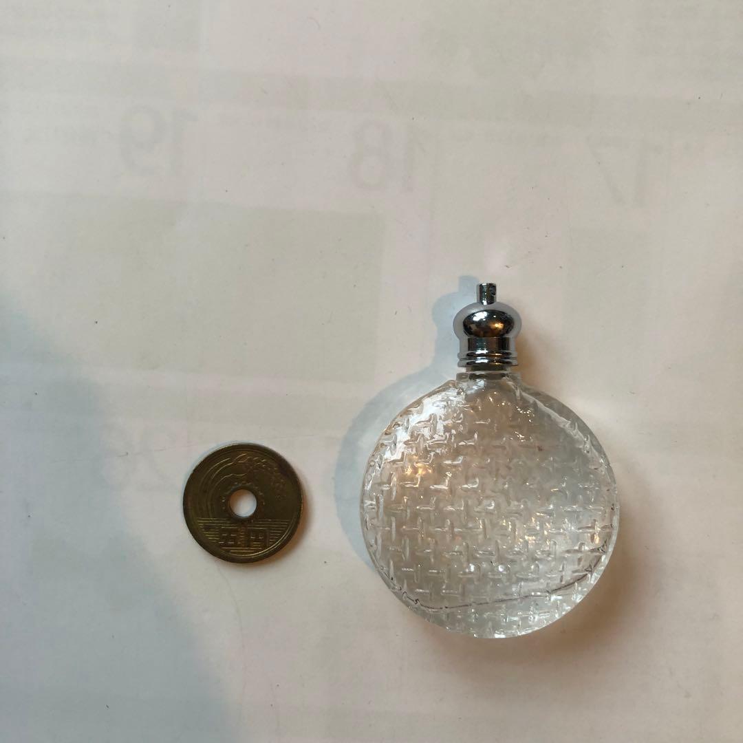 香水瓶　ガラス　丸型