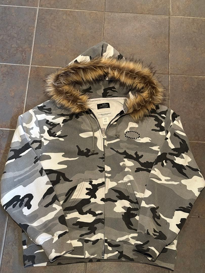 afb ファー付きジップアップパーカー（ステッカー付き）