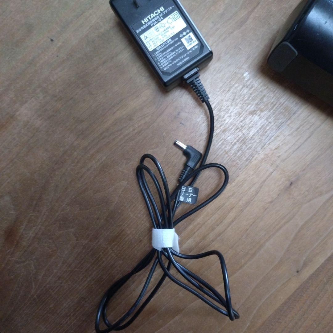 日立　コードレススティッククリーナー　レッド　充電器とセット