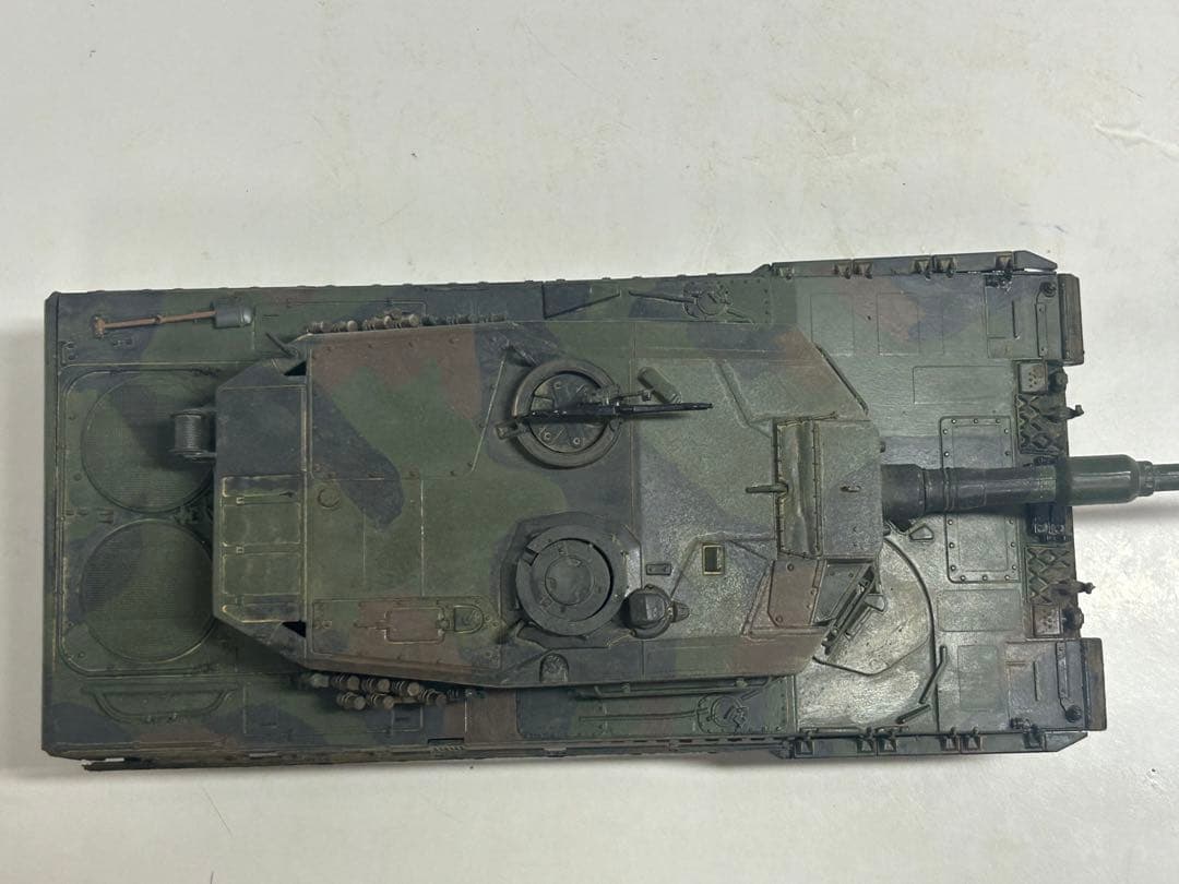 イタレリ　1/35 レオパルド2A4 完成品　戦車　模型　プラモデル　ドイツ