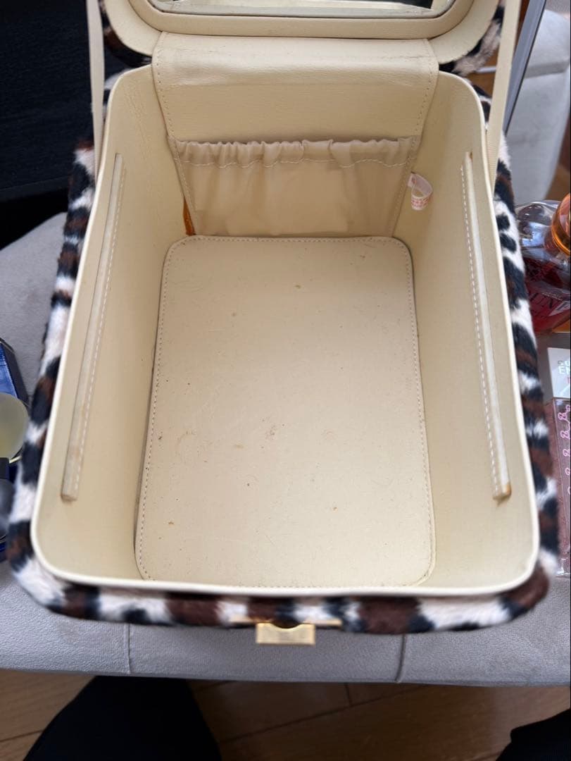 キティ　ハローキティレオパード　ヒョウ柄　ファー　化粧ボックス