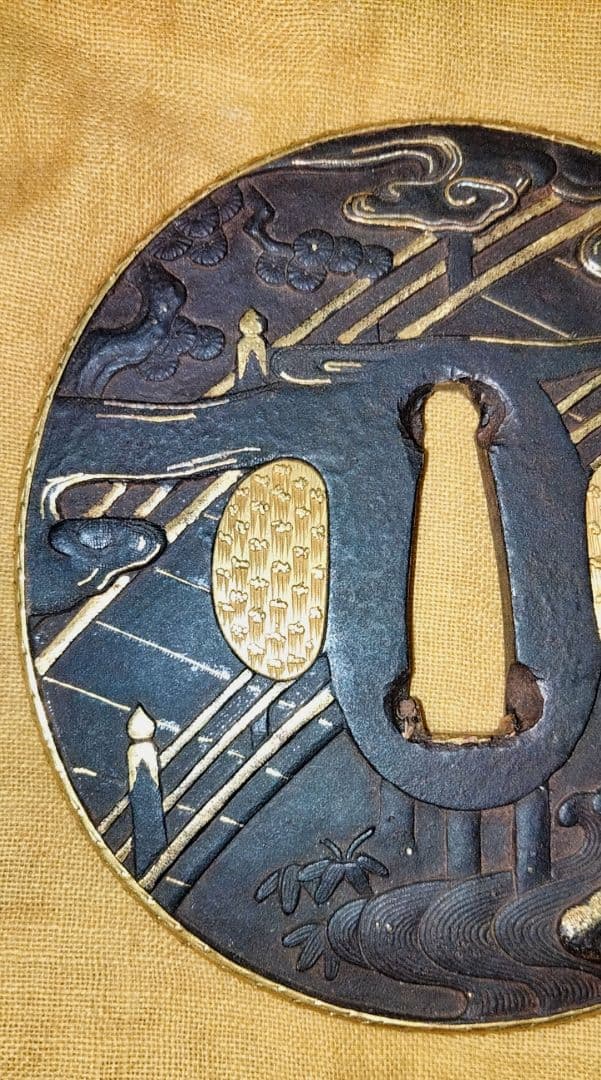 鉄鍔　鐔　(無銘宗典　橋袂賢人図)　江戸時代　金覆輪　金埋金　箱付き