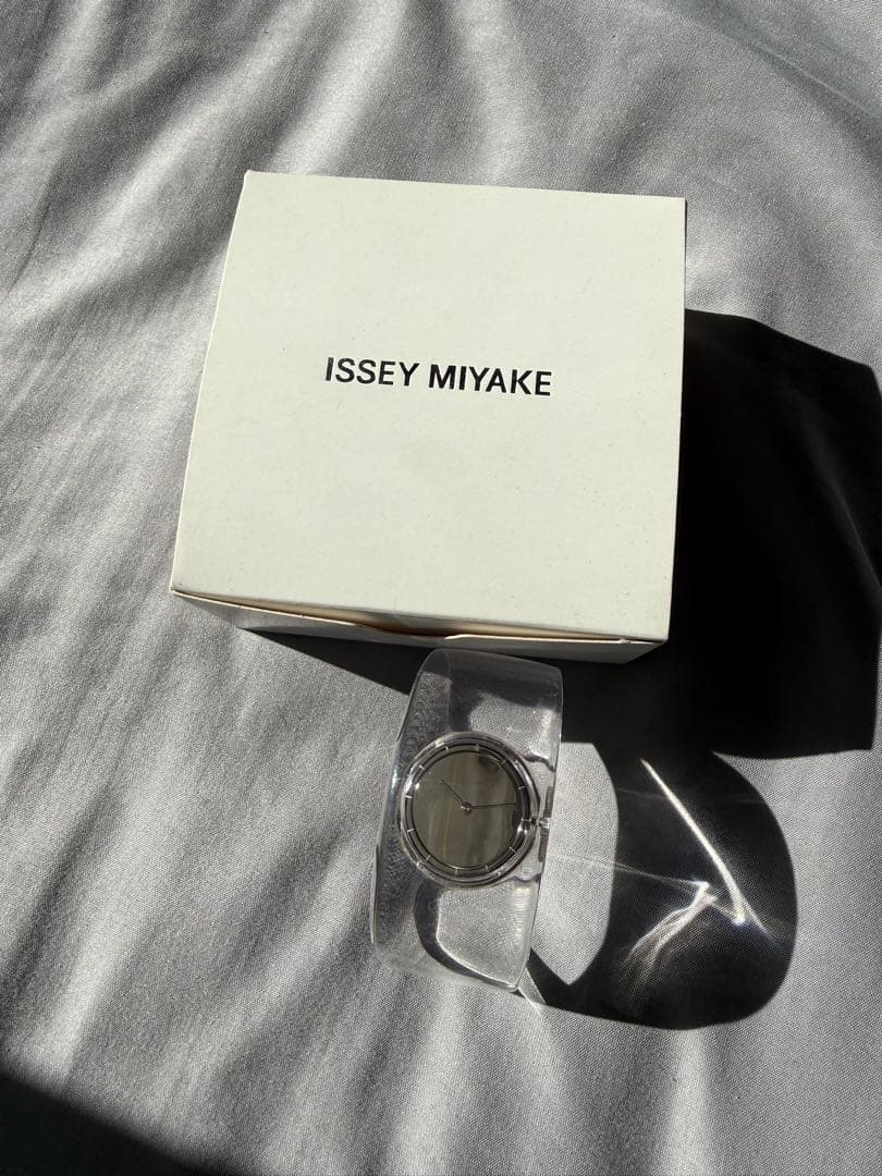 イッセイミヤケO（オー）吉岡 徳仁