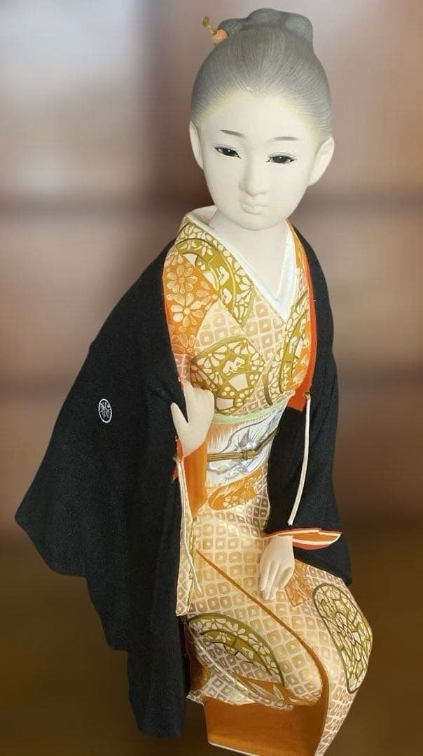 博多人形　オレンジと黒の着物