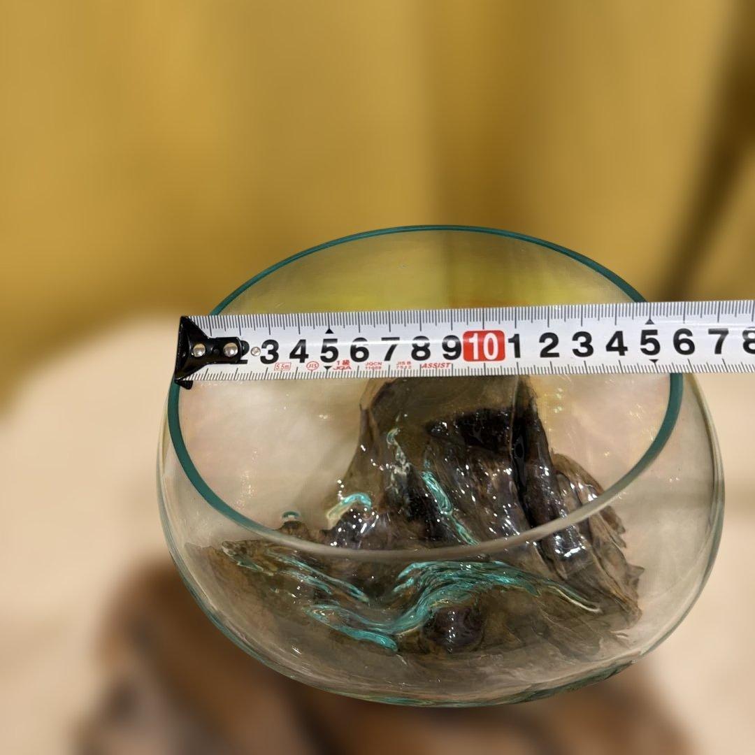 吹きガラスの花瓶、流木台座