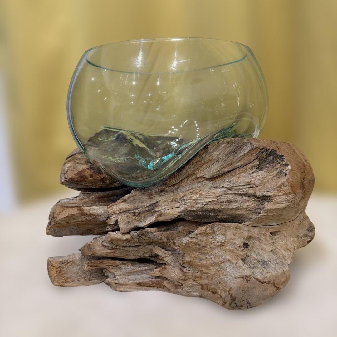 吹きガラスの花瓶、流木台座