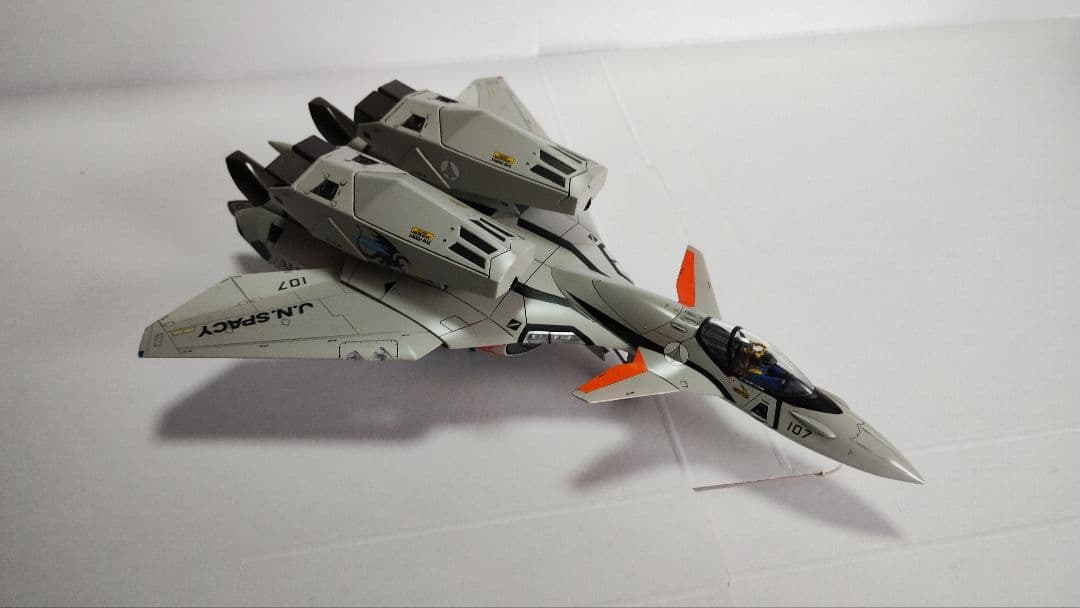 プラモデル完成機　1/72　VF-11Bと、VF-22Sの2機セット