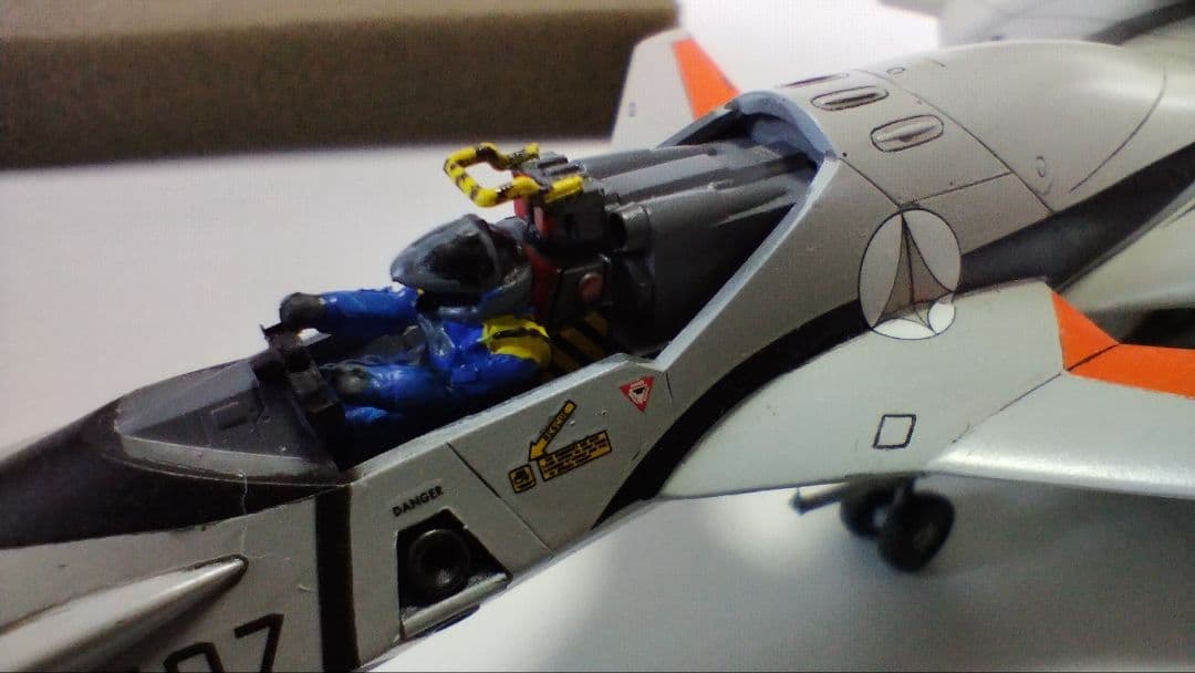 プラモデル完成機　1/72　VF-11Bと、VF-22Sの2機セット