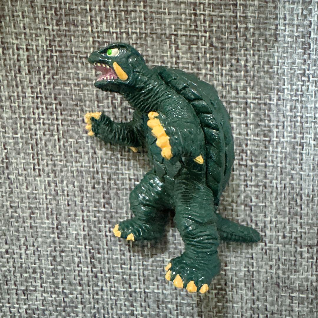 ゴジラ・ガメラ　怪獣フィギュア9体