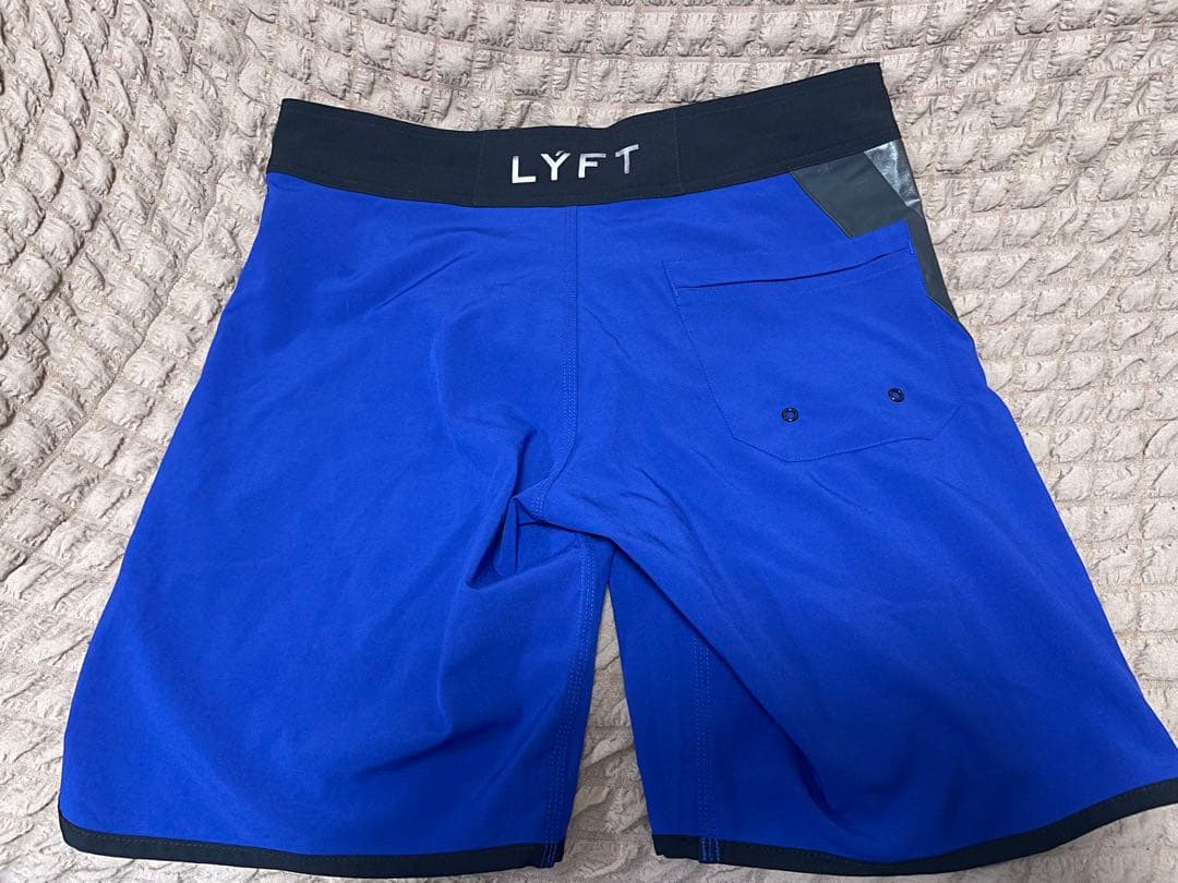美品、LYFT サーフパンツ青