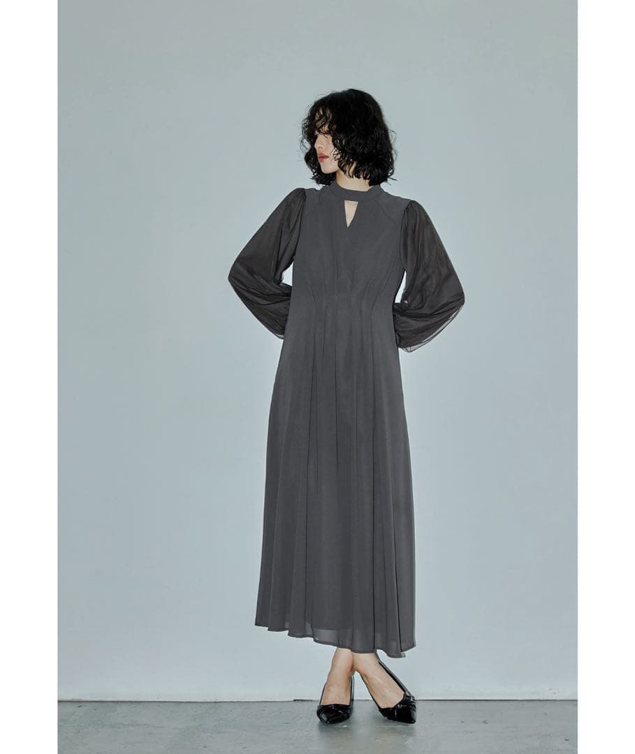 かなまるさま専niana Vネックシアースリーブドレス