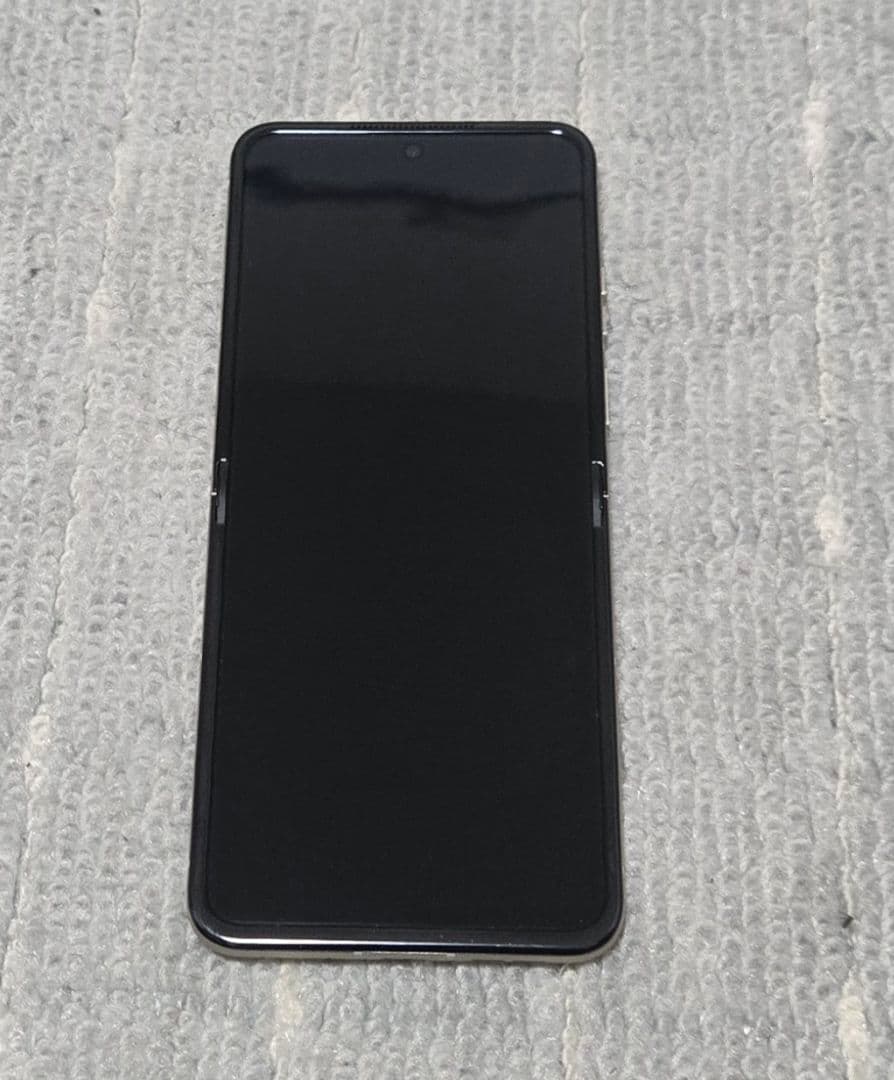 Motorola Razr50 サンドクリーム512GB