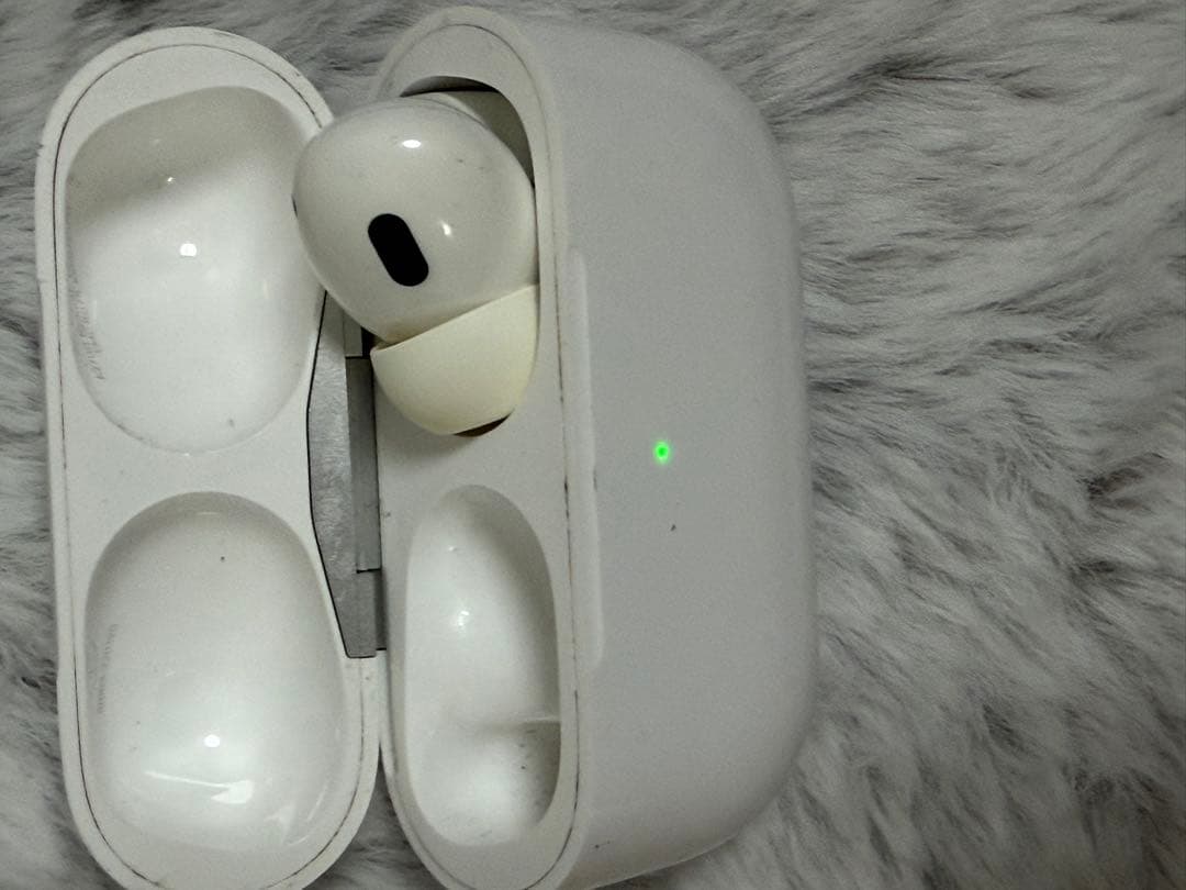 AirPods Pro 2本体 ホワイト 充電ケース付き 左耳イヤホンなし