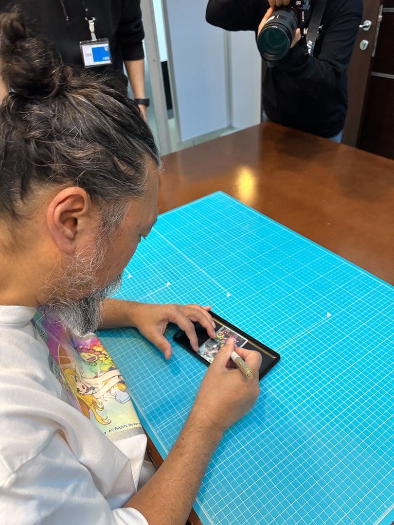 村上隆とトレカの世界 蝙蝠到 SA 直筆サイン入り