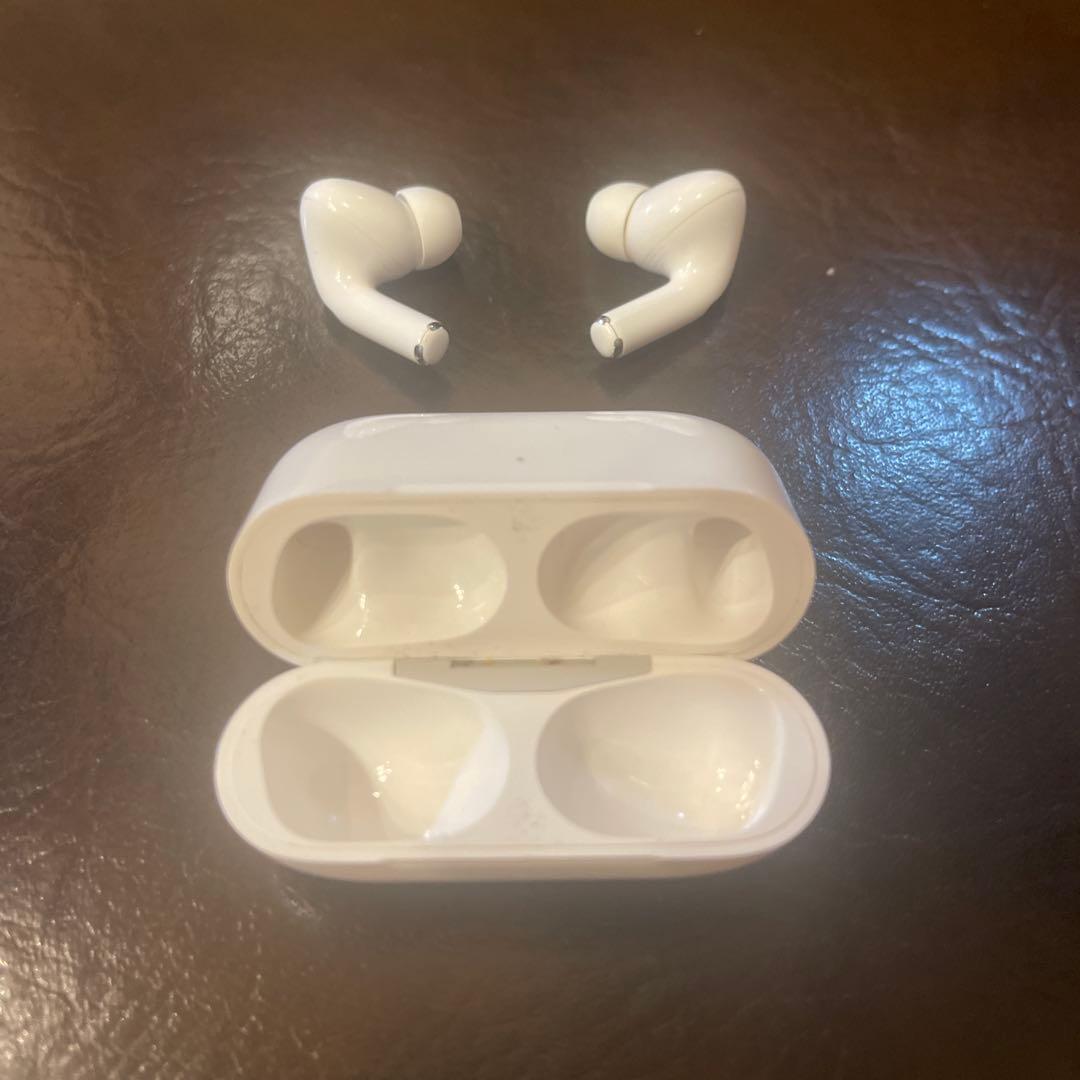 AirPods Pro 第二世代　ホワイト 充電ケース付き　A2700