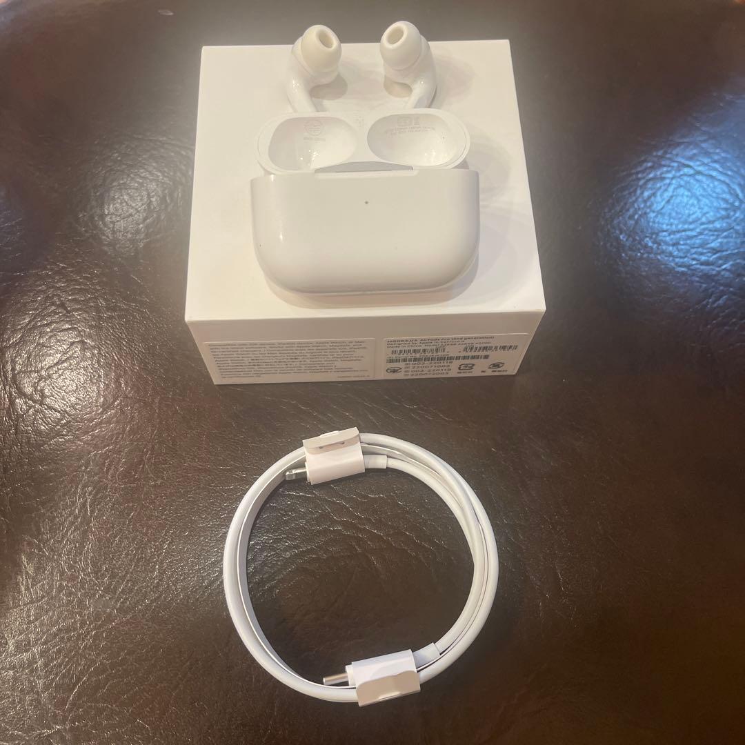 AirPods Pro 第二世代　ホワイト 充電ケース付き　A2700