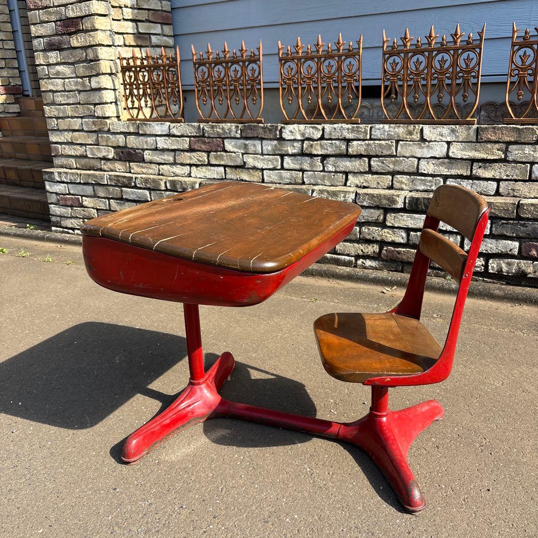 アンティーク　子供用 赤い机　椅子付き