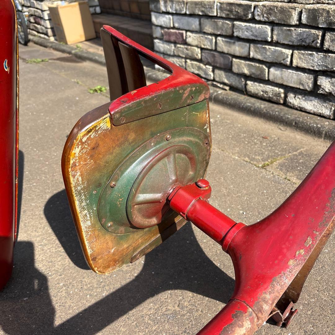 アンティーク　子供用 赤い机　椅子付き