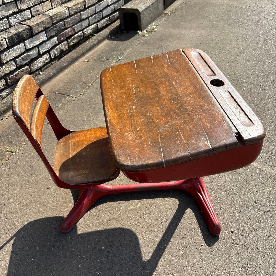 アンティーク　子供用 赤い机　椅子付き