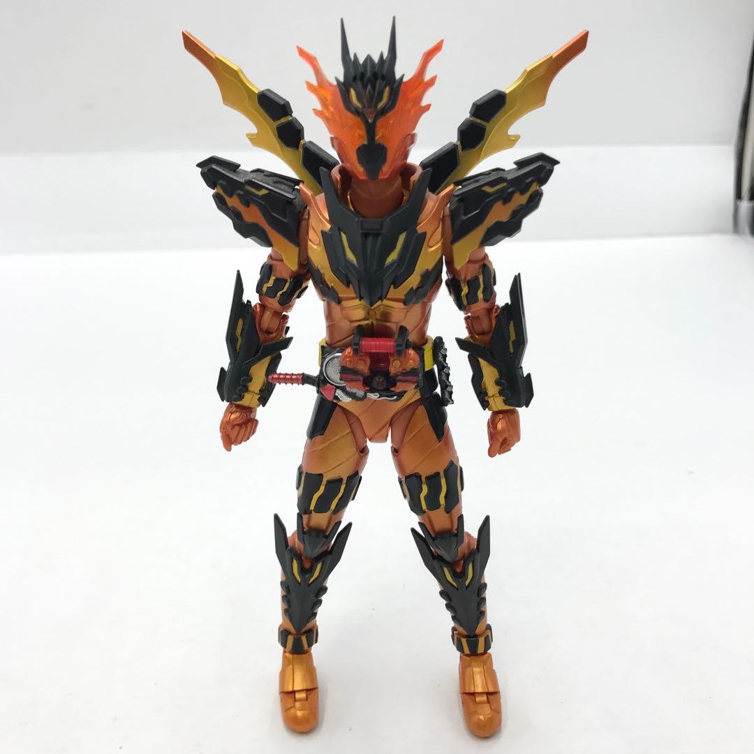 30▢S.H.Figuarts 仮面ライダークローズマグマ IY0926-1