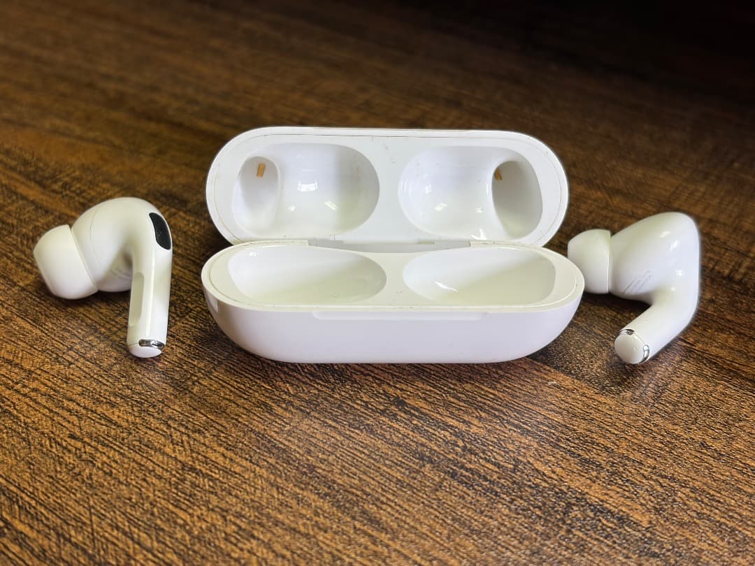 AirPods pro第2世代 本体 充電ケース付き ホワイト
