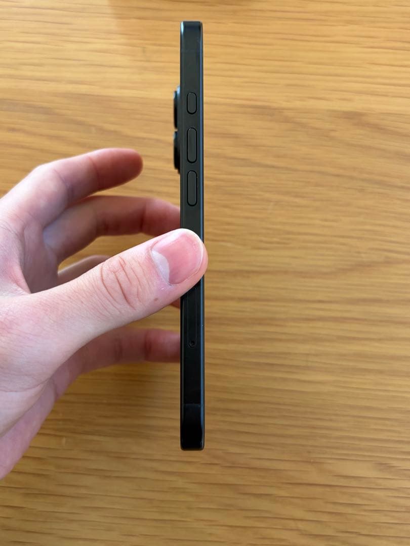 値下げ【美品】iPhone16 128GB ブラック本体（高品質ケース付き）