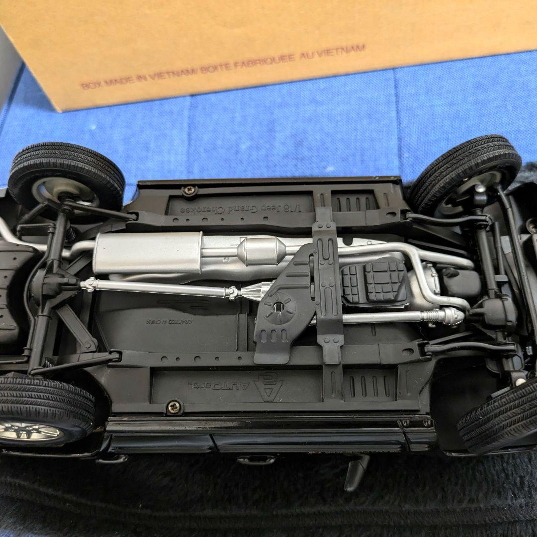 オートアート　ジープ　グランドチェロキー　WJ WG 1/18