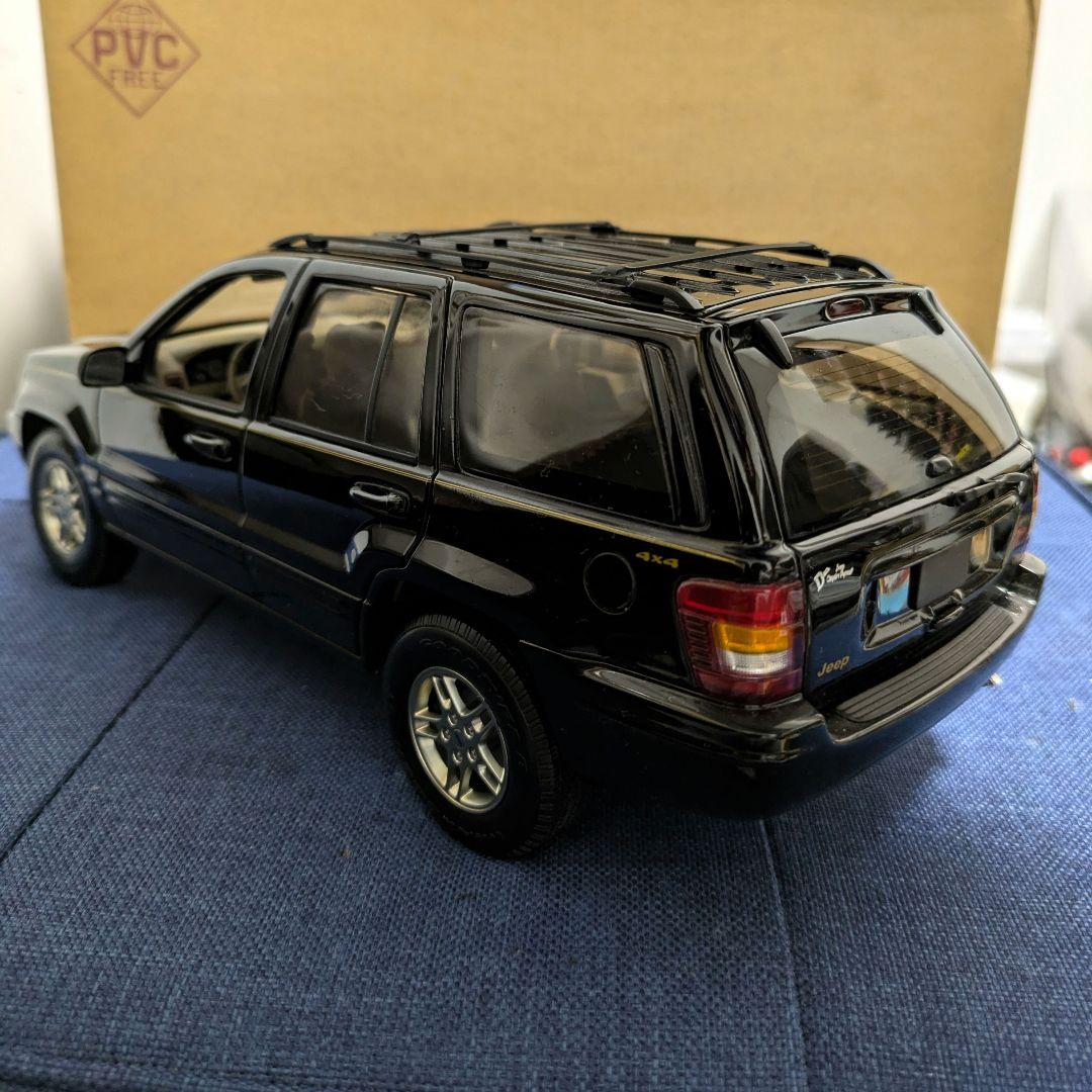 オートアート　ジープ　グランドチェロキー　WJ WG 1/18