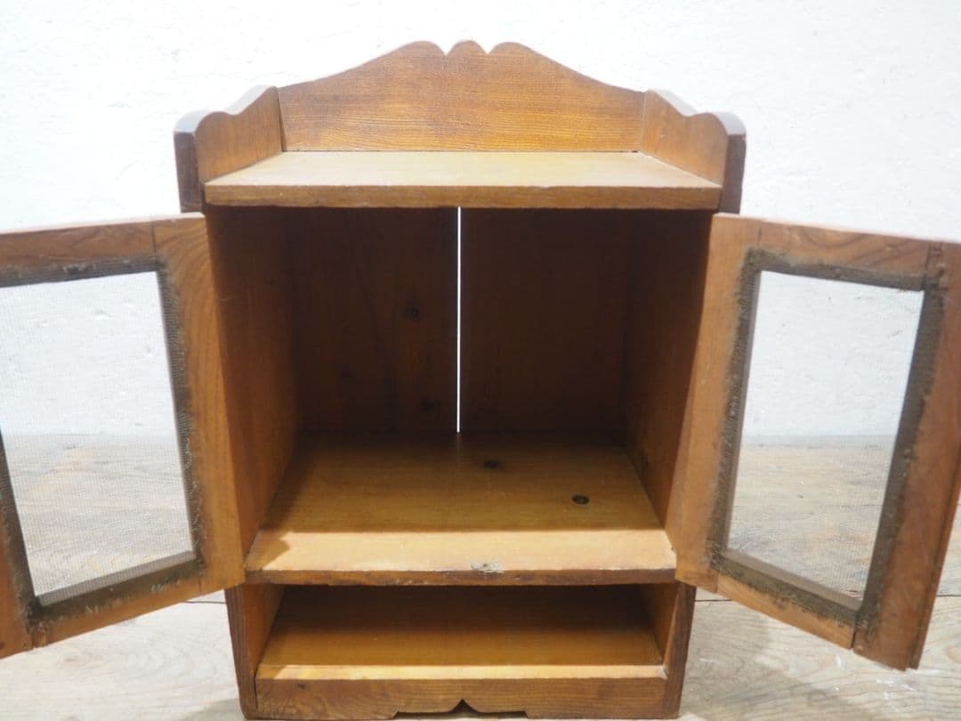 1253　アンティーク　小型の飾り棚　収納棚　キャビネット　古家具　レトロ