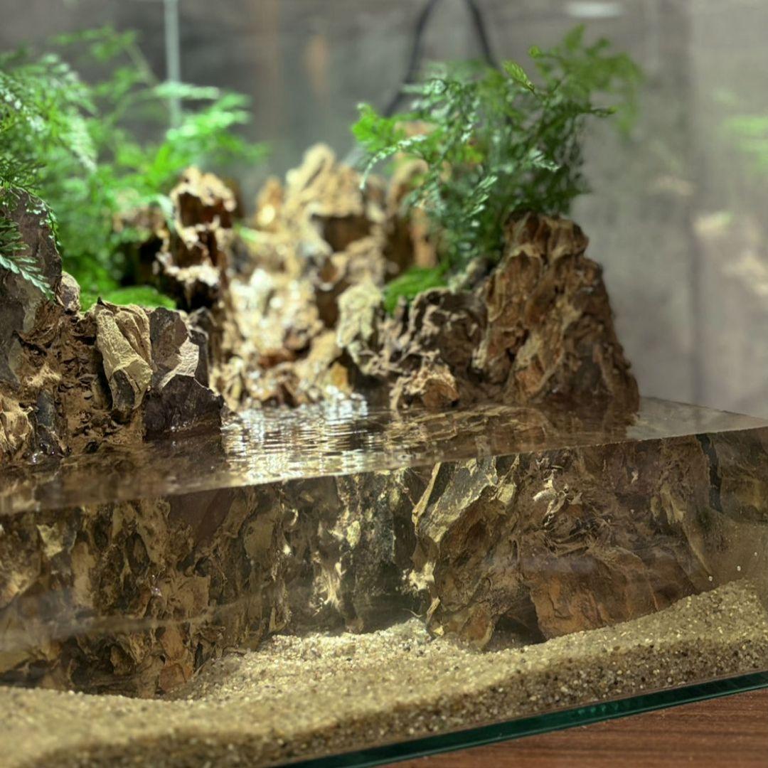 滝の流れるアクアテラリウム　No.1144