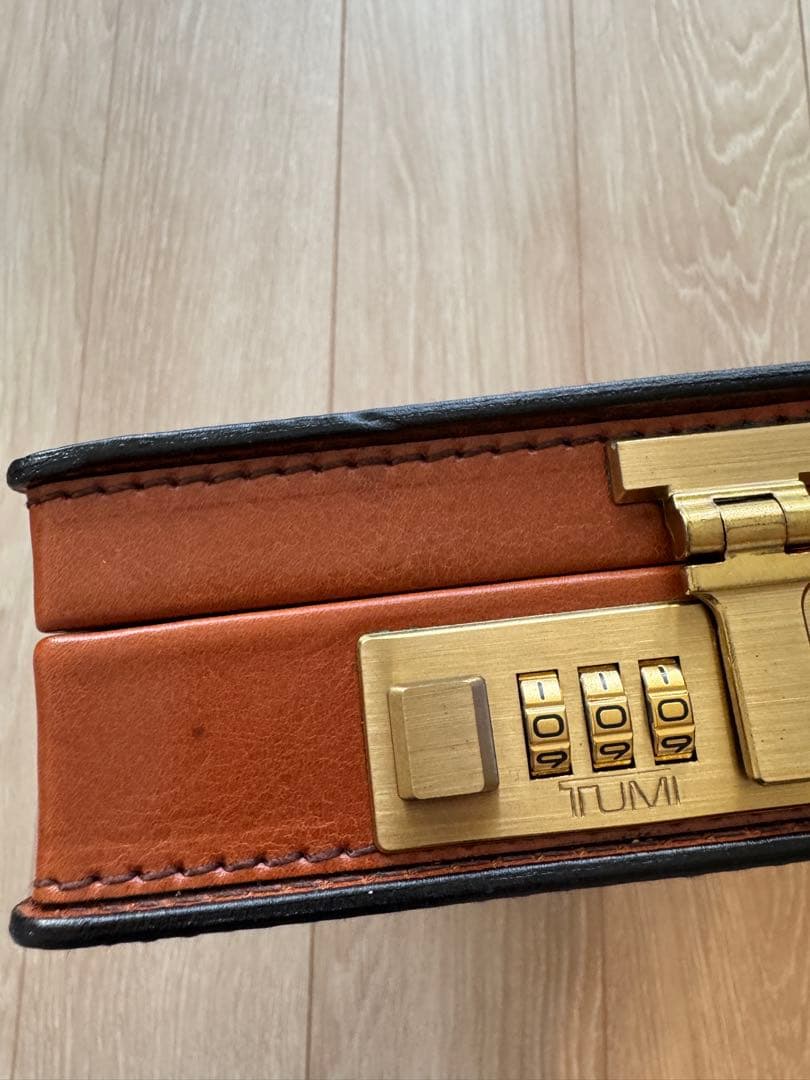よしおページ　TUMI レザーアタッシュケース