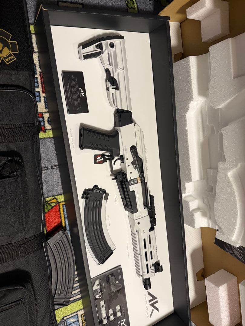 東京マルイ　AKホワイトストーム　次世代電動ガン　マガジン4本　プロサイト付き