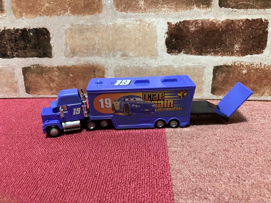 【新品】 カーズ　マックトラック トレーラー 11台セット 限定出品