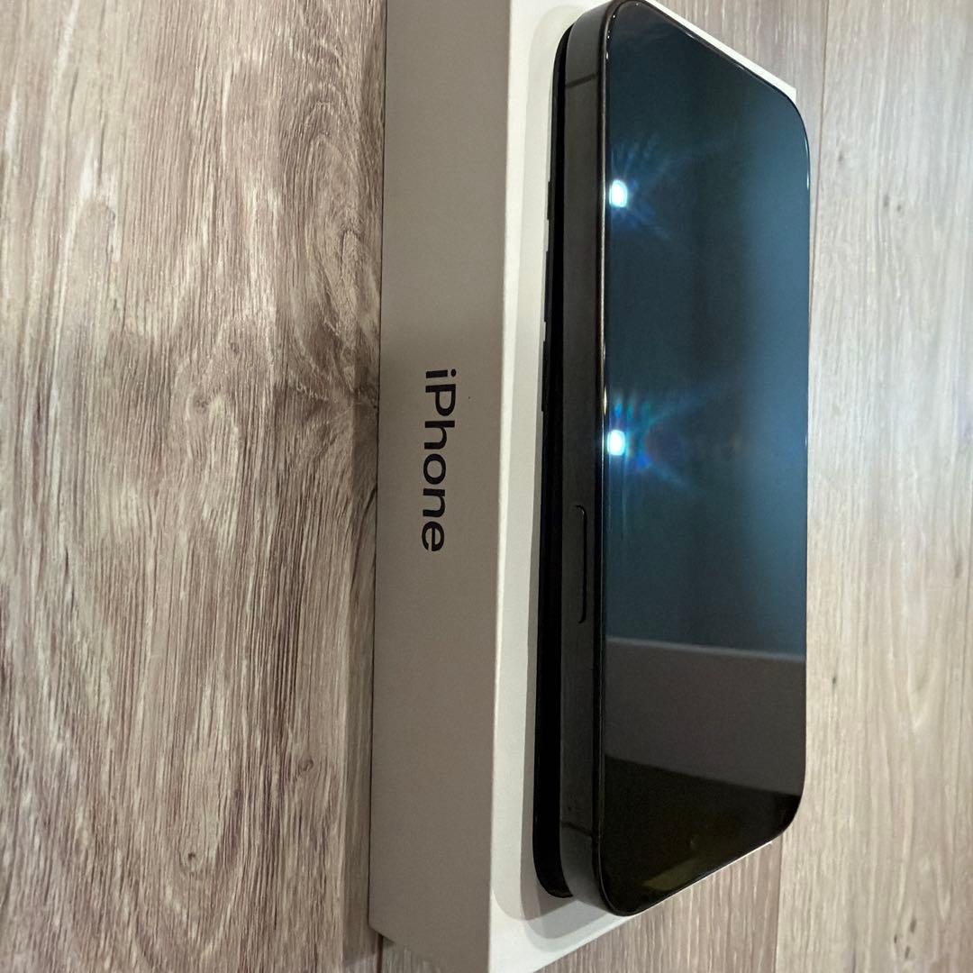 iPhone 15 pro 256GB ブラックチタニウム