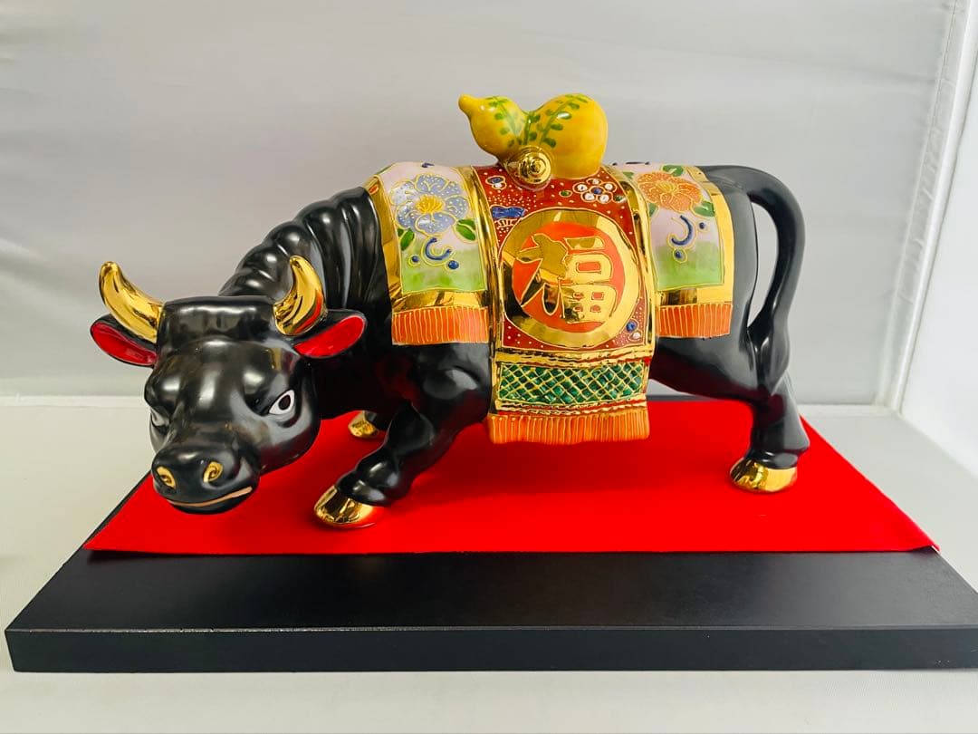 九谷焼　長峰　8.5号丑陶器製 牛の置物 黒色