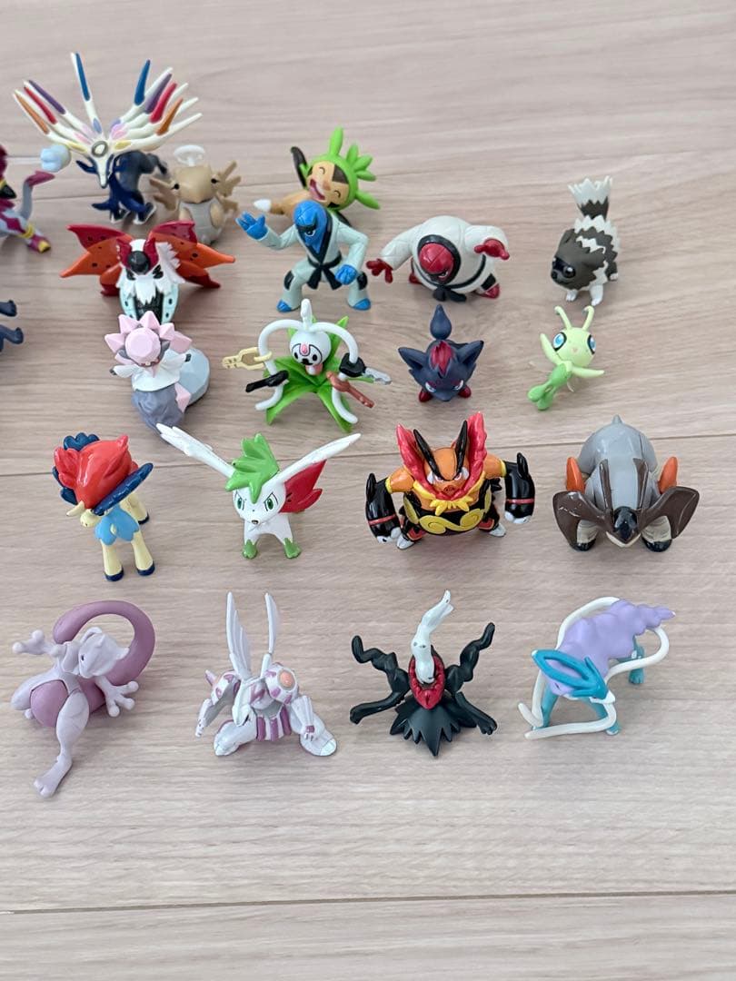 ポケモン缶入り！ポケモンフィギュア 約117体セット　(おまけ付き)
